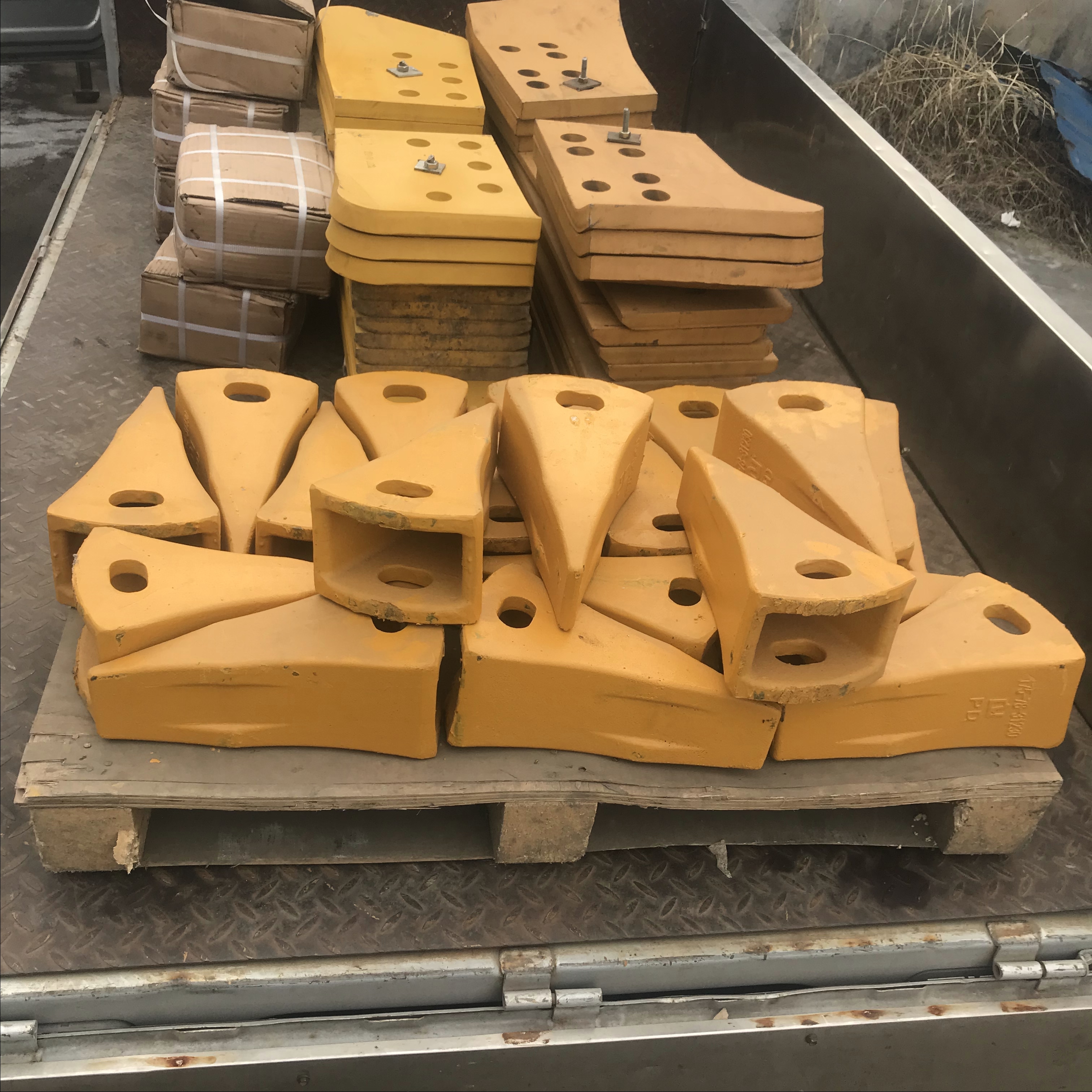 山推挖掘机配件